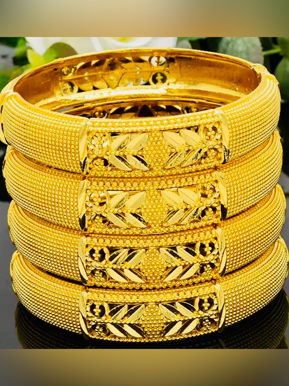 Elegant Gold-Tone Floral Pattern Women's Bangle Set